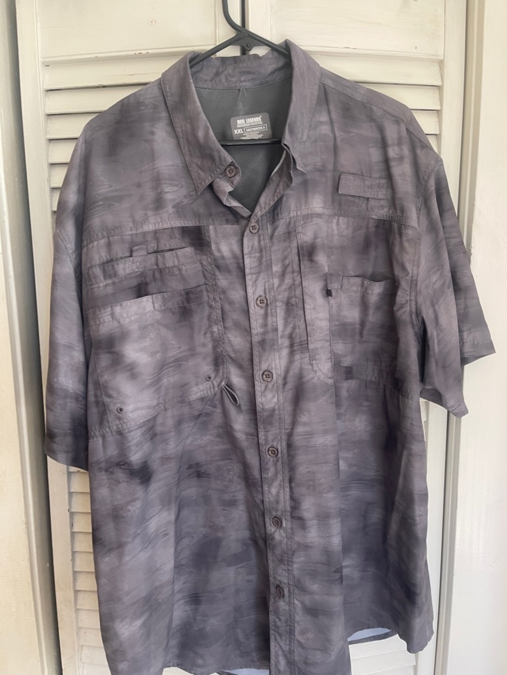 Reel Legends Men's Gray Short-Sleeve Button-Down Shirt